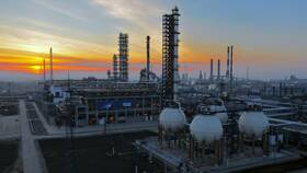 Почему попутный газ сжигают, а не используют в Парижанка